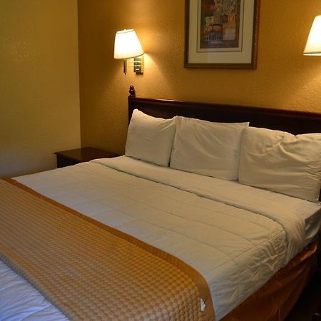 Americas Best Value Inn Смитфийлд Екстериор снимка
