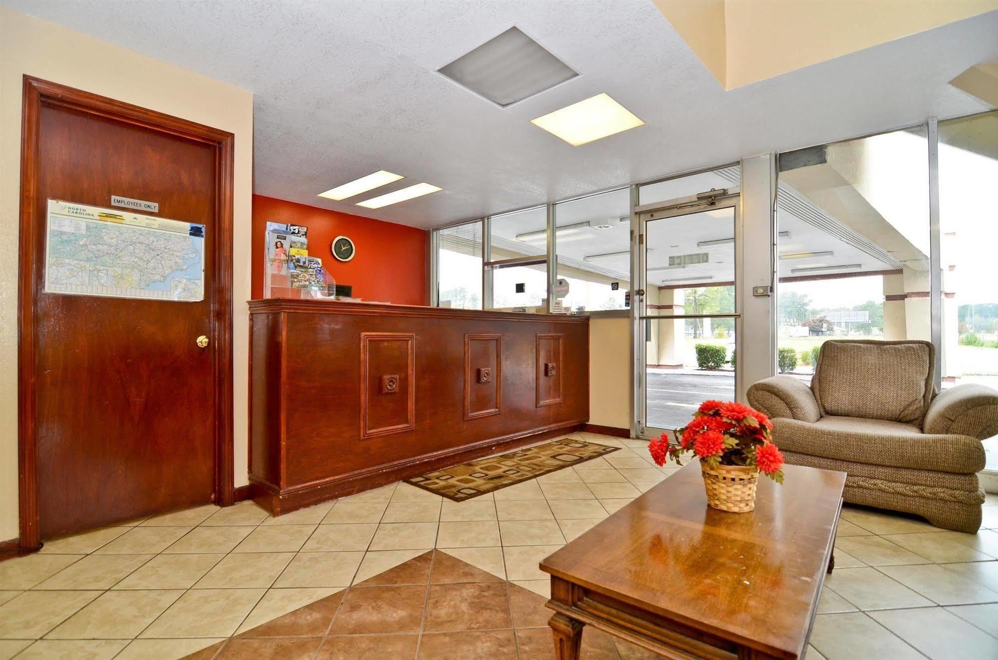 Americas Best Value Inn Смитфийлд Интериор снимка